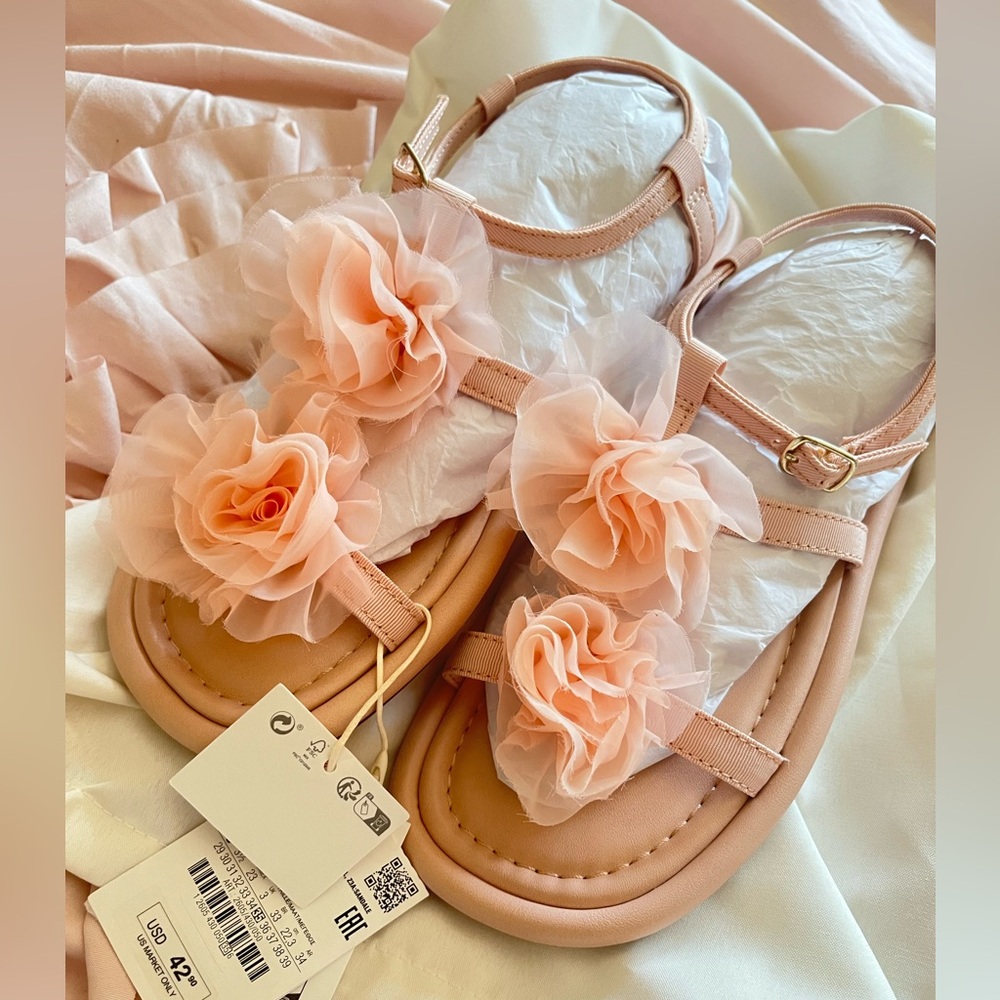 Kids pink sandals